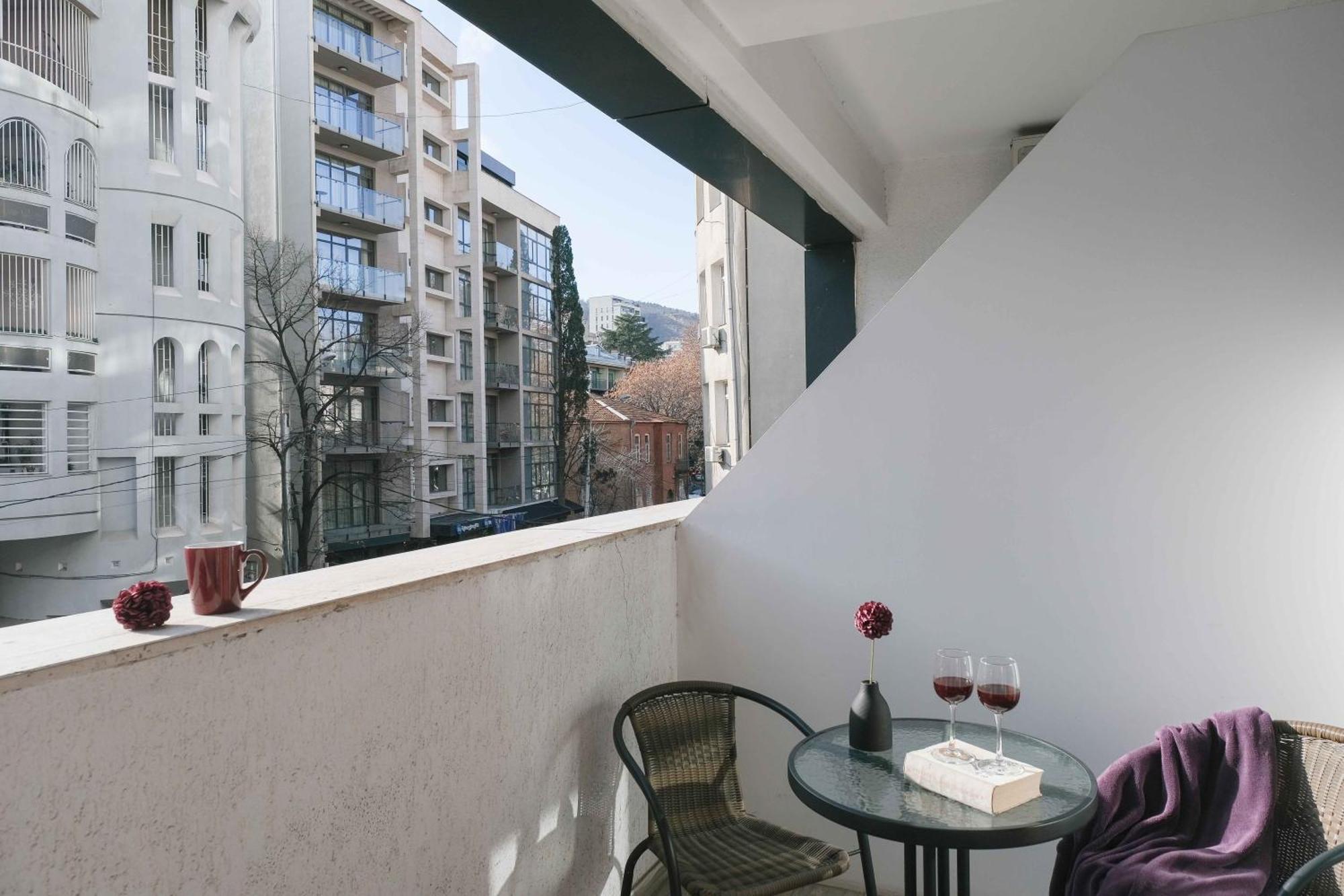 Round Garden Hotel Tbilisi Buitenkant foto