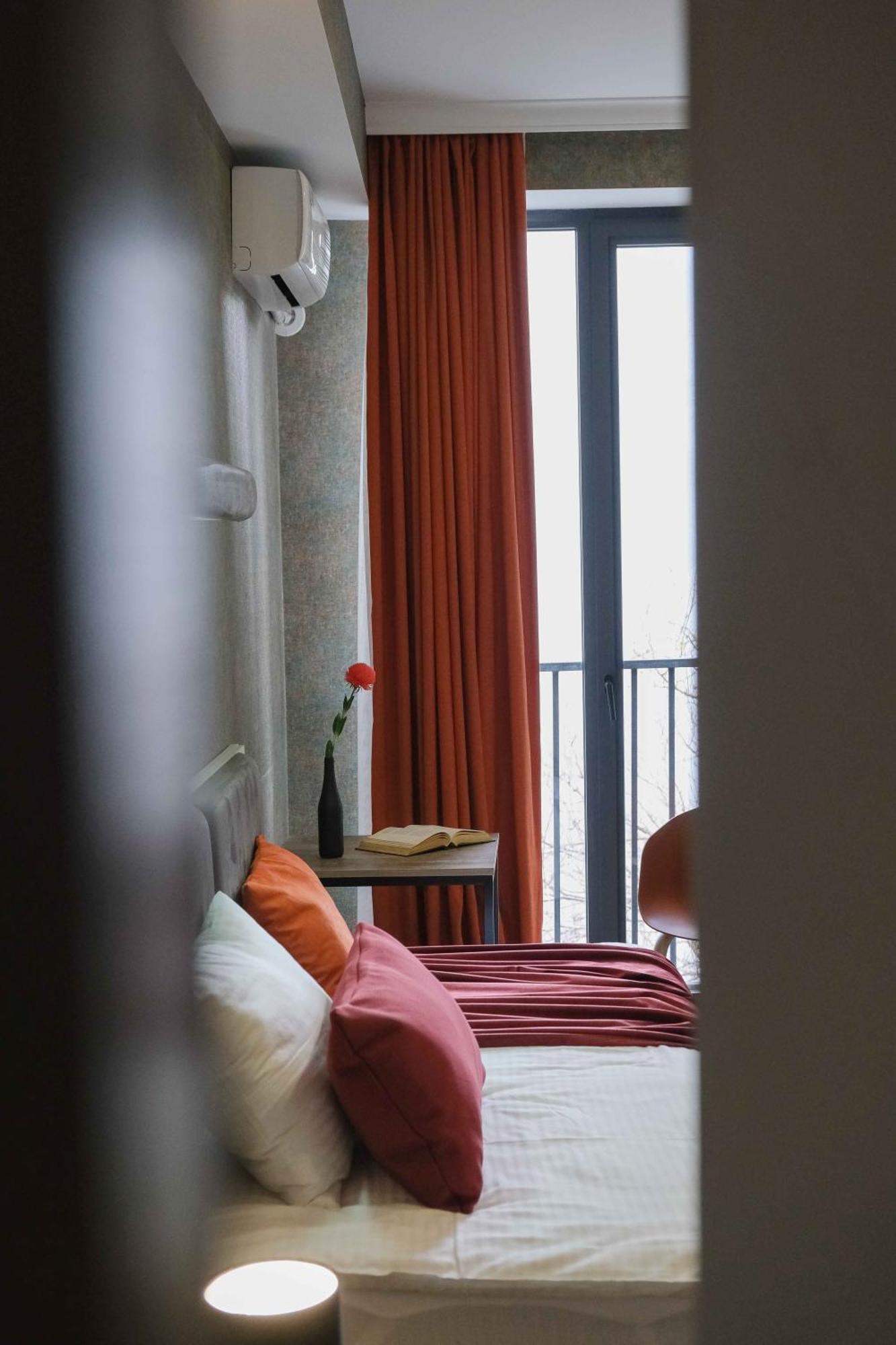 Round Garden Hotel Tbilisi Buitenkant foto