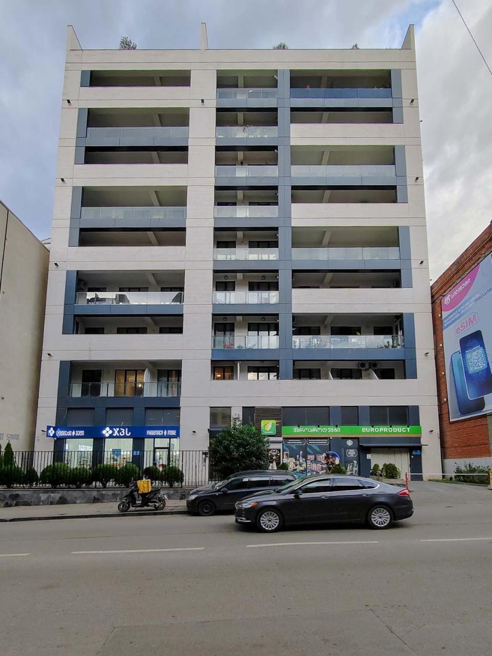 Round Garden Hotel Tbilisi Buitenkant foto